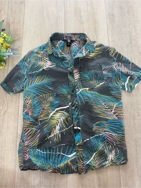 Volcom men’s size small button down palm shirt